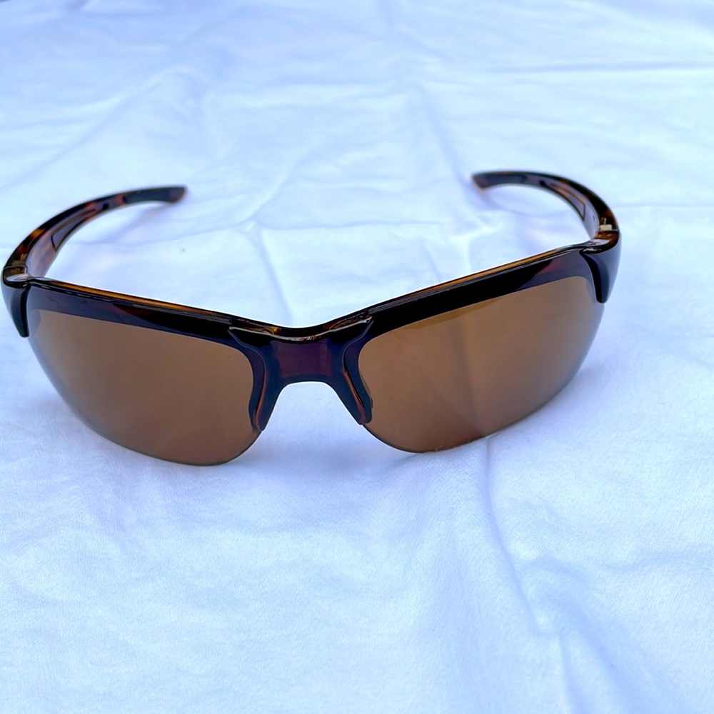 Polarized Mens Smith Optics Sport Sun Glasses.  Like new hardly worn.tortoise